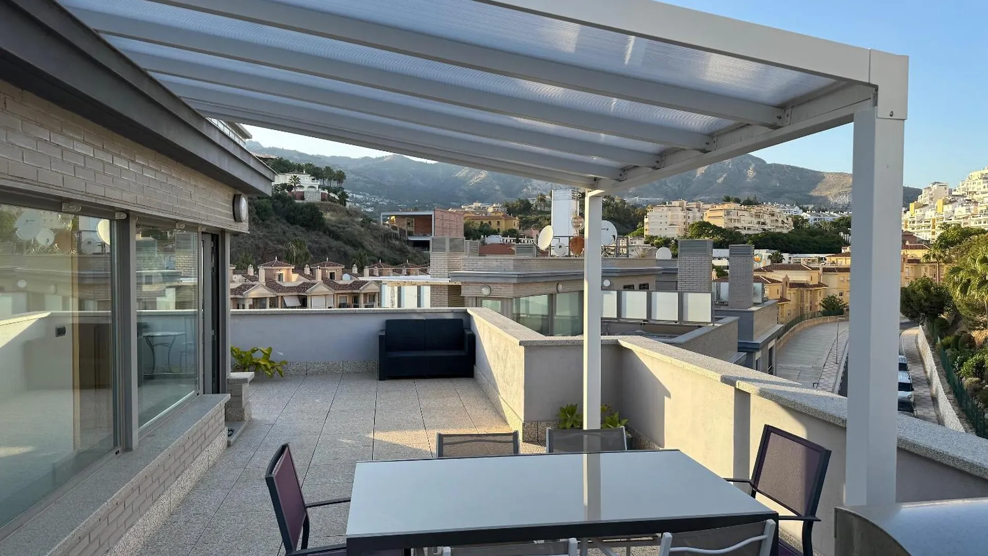 Apartament Brand New Modern 2 Bdrms Duplex Penthouse . Sea Views. 3 Min Walk To Beach! Benalmádena Hiszpania